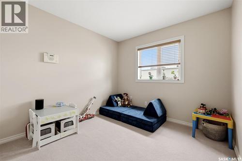 2090 Laurier Bay E, Regina, SK - Indoor