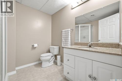 2090 Laurier Bay E, Regina, SK - Indoor Photo Showing Bathroom