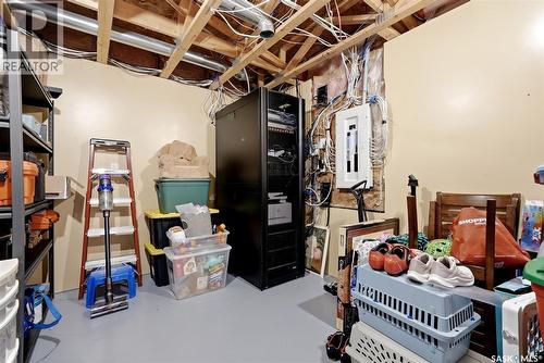 2090 Laurier Bay E, Regina, SK - Indoor