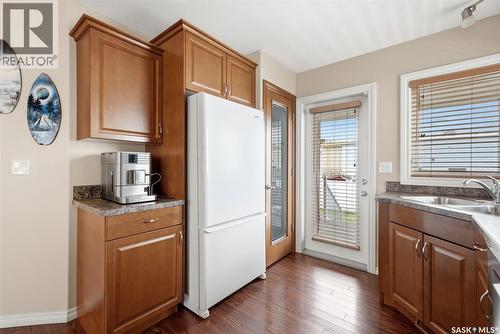 2090 Laurier Bay E, Regina, SK - Indoor Photo Showing Kitchen With Double Sink