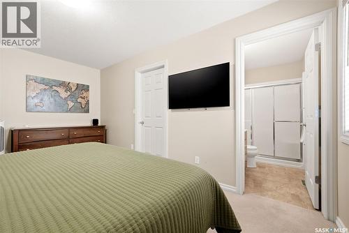 2090 Laurier Bay E, Regina, SK - Indoor Photo Showing Bedroom