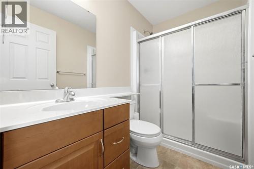 2090 Laurier Bay E, Regina, SK - Indoor Photo Showing Bathroom