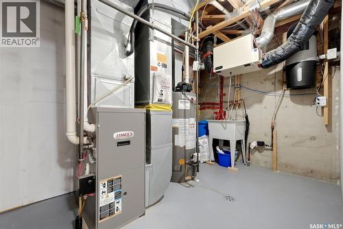 2090 Laurier Bay E, Regina, SK - Indoor Photo Showing Basement