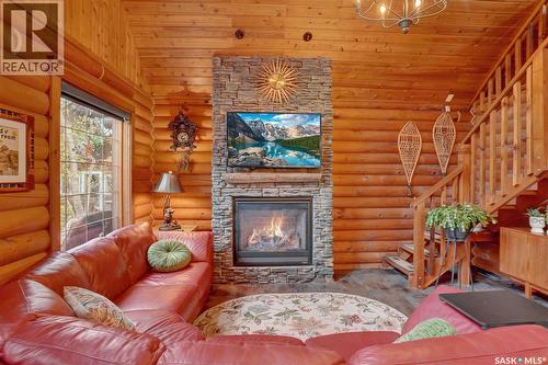 109 Shaw Drive, Regina Beach, SK - Indoor Photo Showing Living Room With Fireplace
