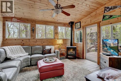 109 Shaw Drive, Regina Beach, SK - Indoor Photo Showing Living Room With Fireplace