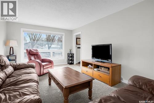 5 Leyden Crescent, Saskatoon, SK - Indoor Photo Showing Living Room