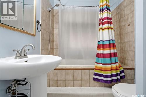 2249 Atkinson Street, Regina, SK - Indoor Photo Showing Bathroom