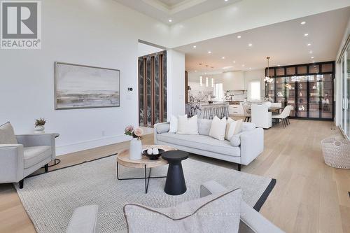 1143 Kane Road, Mississauga, ON - Indoor Photo Showing Living Room