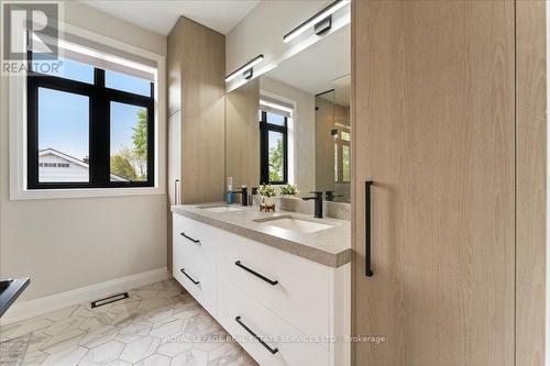 251 Aldercrest Avenue, Hamilton, ON - Indoor Photo Showing Bathroom