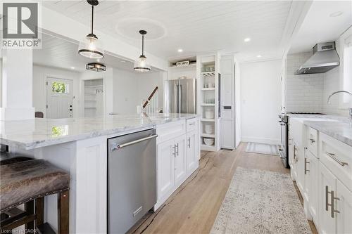 260 Binbrook Road, Binbrook, ON - Indoor Photo Showing Kitchen With Upgraded Kitchen
