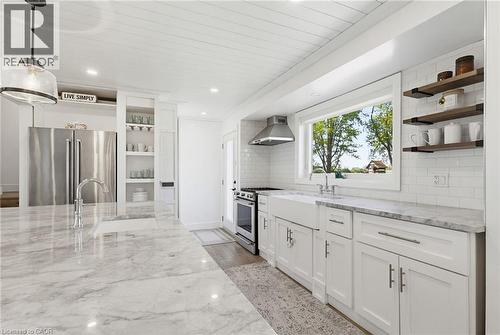 260 Binbrook Road, Binbrook, ON - Indoor Photo Showing Kitchen With Upgraded Kitchen