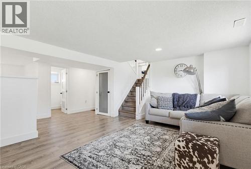 260 Binbrook Road, Binbrook, ON - Indoor Photo Showing Living Room