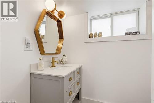 260 Binbrook Road, Binbrook, ON - Indoor Photo Showing Bathroom