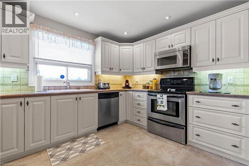 58 Centennial Parkway S, Hamilton, ON - Indoor Photo Showing Kitchen