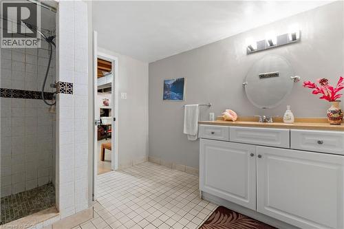 58 Centennial Parkway S, Hamilton, ON - Indoor Photo Showing Bathroom