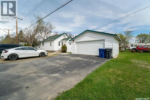 300 Carson Street, Dundurn, SK - Outdoor