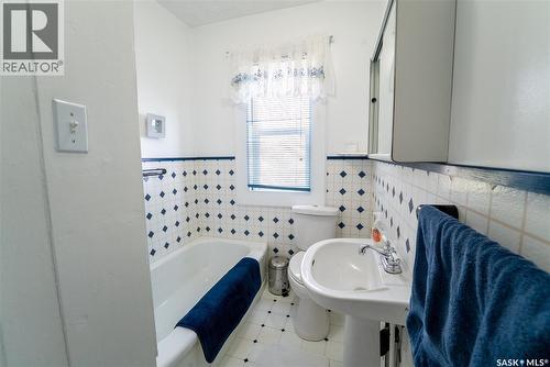 300 Carson Street, Dundurn, SK - Indoor Photo Showing Bathroom