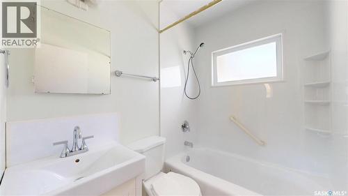5445 4Th Avenue, Regina, SK - Indoor Photo Showing Bathroom