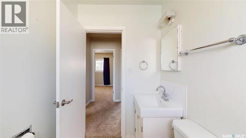 5445 4Th Avenue, Regina, SK - Indoor Photo Showing Bathroom