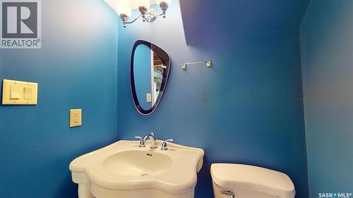 5445 4Th Avenue, Regina, SK - Indoor Photo Showing Bathroom