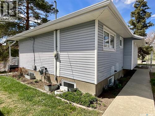 5445 4Th Avenue, Regina, SK - Outdoor