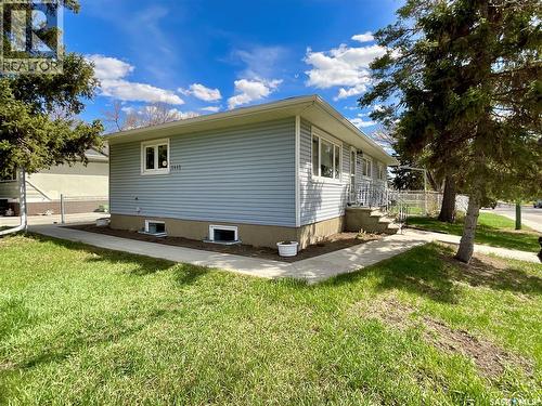 5445 4Th Avenue, Regina, SK - Outdoor
