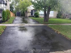 1491 PEMBROKE DRIVE Oakville, ON L6H 1V6