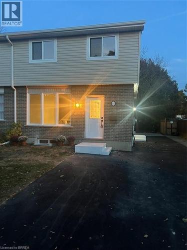54 DEBBY Crescent  Brantford, ON N3R 7A4