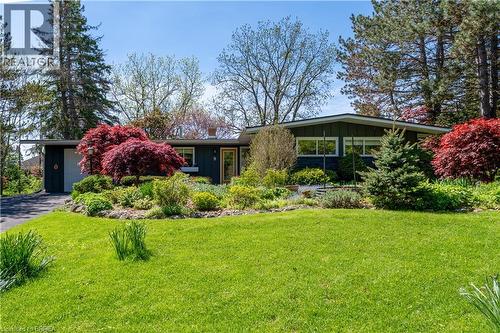 9 SUMMERHAYES Crescent  Brantford, ON N3R 5H9
