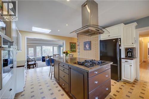 9 Summerhayes Crescent, Brantford, ON - Indoor Photo Showing Kitchen With Upgraded Kitchen