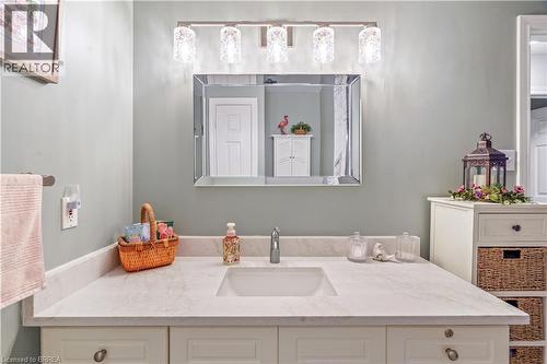 24 Griffiths Drive Unit# 9, Paris, ON - Indoor Photo Showing Bathroom