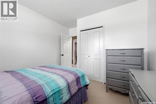15 Hudson Drive, Regina, SK - Indoor Photo Showing Bedroom