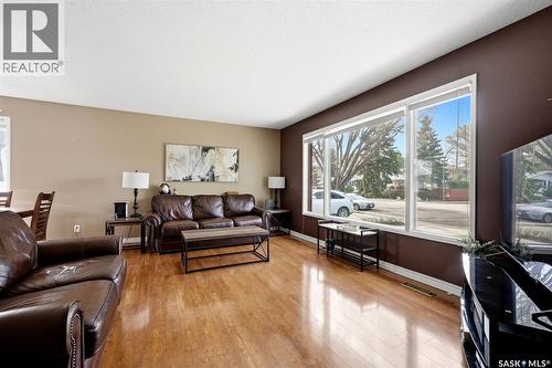 15 Hudson Drive, Regina, SK - Indoor Photo Showing Living Room
