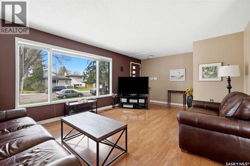 15 Hudson Drive, Regina, SK - Indoor Photo Showing Living Room