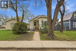 825 L AVENUE S  Saskatoon, SK S7M 2H9