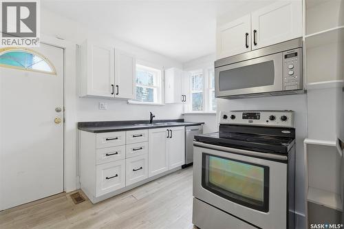 825 L Avenue S, Saskatoon, SK - Indoor Photo Showing Kitchen With Stainless Steel Kitchen