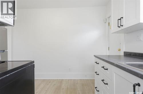 825 L Avenue S, Saskatoon, SK - Indoor Photo Showing Kitchen