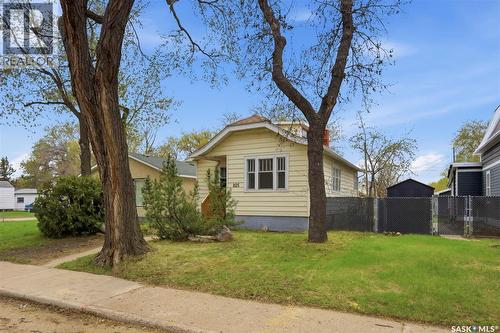 825 L Avenue S, Saskatoon, SK - Outdoor