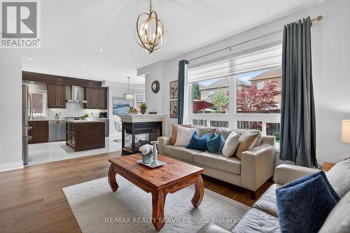 3365 Destination Drive, Mississauga, ON - Indoor Photo Showing Living Room