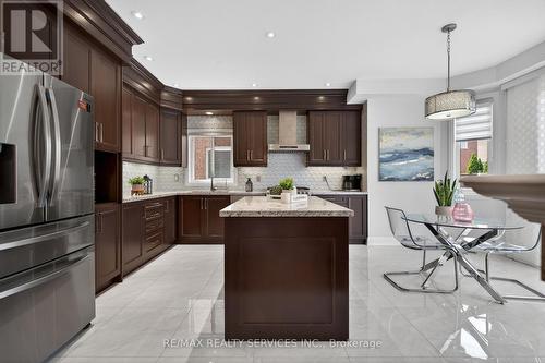 3365 Destination Drive, Mississauga, ON - Indoor Photo Showing Kitchen With Upgraded Kitchen