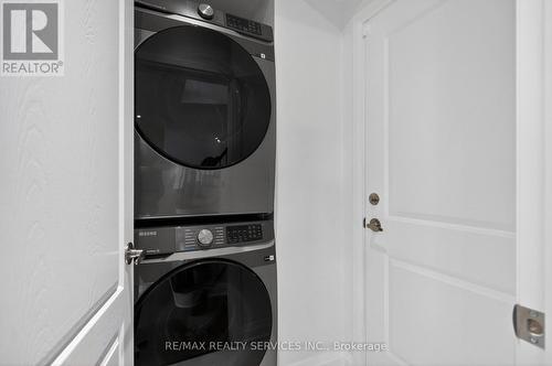 3365 Destination Drive, Mississauga, ON - Indoor Photo Showing Laundry Room