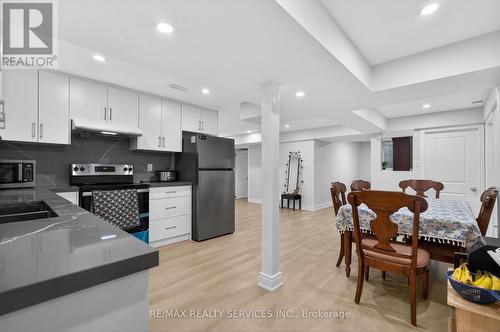 3365 Destination Drive, Mississauga, ON - Indoor Photo Showing Kitchen With Upgraded Kitchen