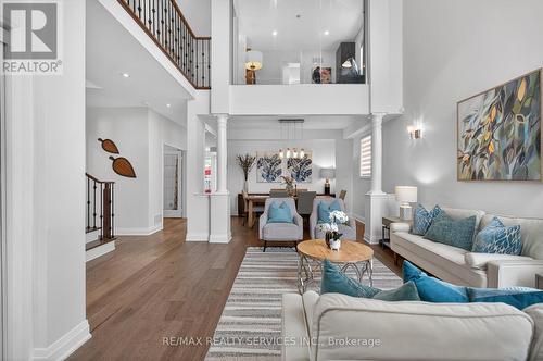 3365 Destination Drive, Mississauga, ON - Indoor Photo Showing Living Room