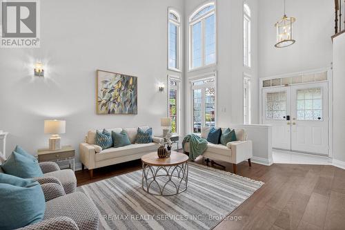 3365 Destination Drive, Mississauga, ON - Indoor Photo Showing Living Room