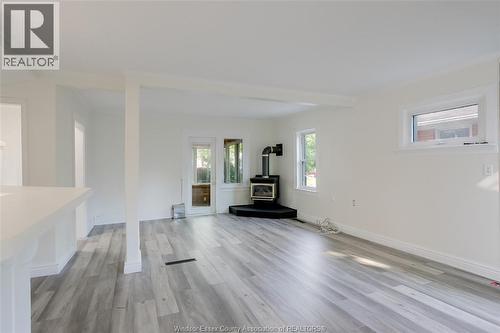1054 Glidden, Windsor, ON - Indoor Photo Showing Living Room