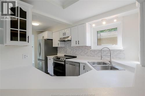 1054 Glidden, Windsor, ON - Indoor Photo Showing Kitchen With Double Sink With Upgraded Kitchen