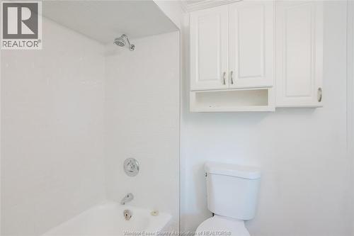 1054 Glidden, Windsor, ON - Indoor Photo Showing Bathroom