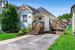 391 Curry AVENUE Windsor, ON N9B 2B6