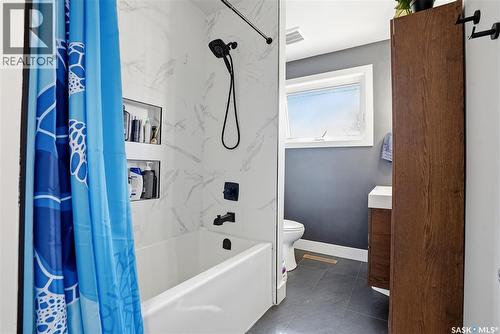1918 Ewart Avenue, Saskatoon, SK - Indoor Photo Showing Bathroom