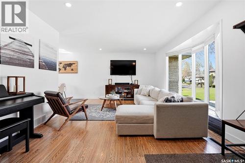 1918 Ewart Avenue, Saskatoon, SK - Indoor Photo Showing Living Room